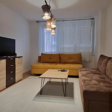 Dino's Spacious Place *