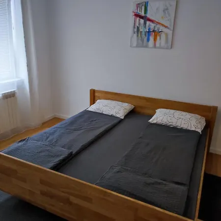 Апартаменты Dino's Spacious Place